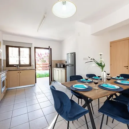 Iris By Ezoria Villa *