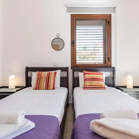 Iris By Ezoria Ajía Nápa