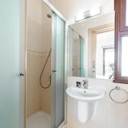 Villa Iris By Ezoria *