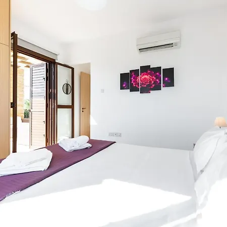 Iris By Ezoria Villa *