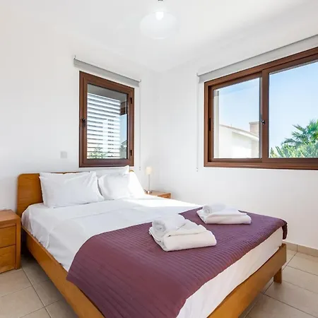 Iris By Ezoria Ajía Nápa