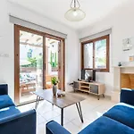 Villa Iris By Ezoria *