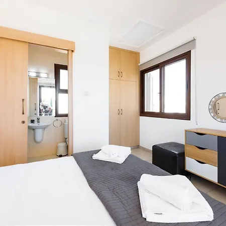 Villa Iris By Ezoria *