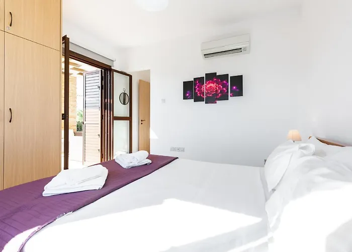 Iris By Ezoria Villa *